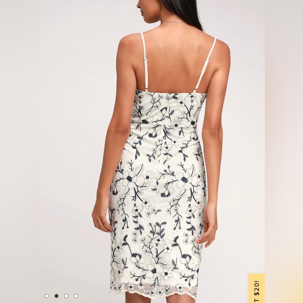 NWT Starleena White and Blue Floral Embroidered Bodycon Midi Dress - Picture 2 of 6